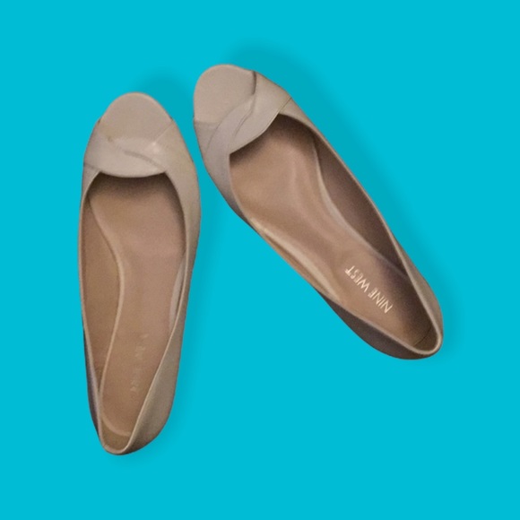 Comfortable Cream Flats!! - Picture 2 of 4